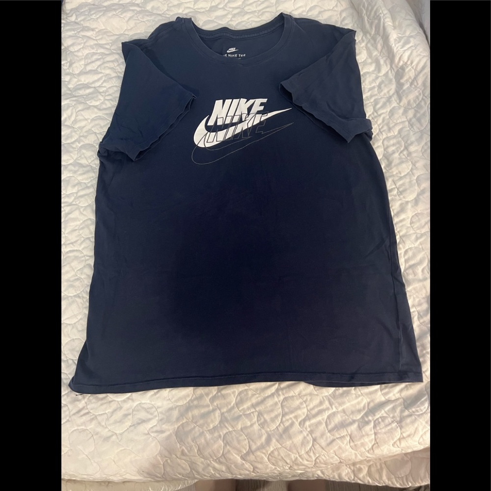 Nike men’s medium T-shirt blue.